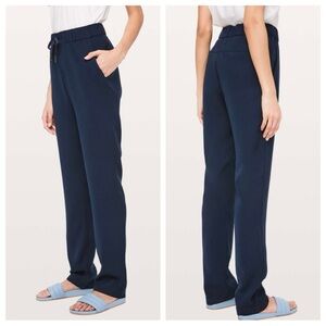 Lululemon On The Fly Pant Woven Tall 33" Inseam True Navy size 14 Tall